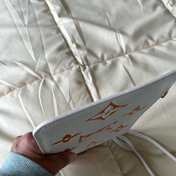 🌺 Reserved Do Not Purchase🌺Louis Vuitton Empreinte Giant By The Pool Clutch - Picture 13 of 17